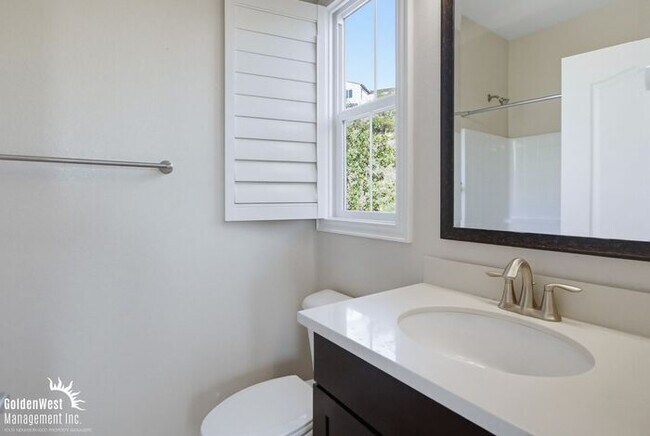 Building Photo - Beautifully Appointed 5Bdm 4Ba Home Located in San Marcos!