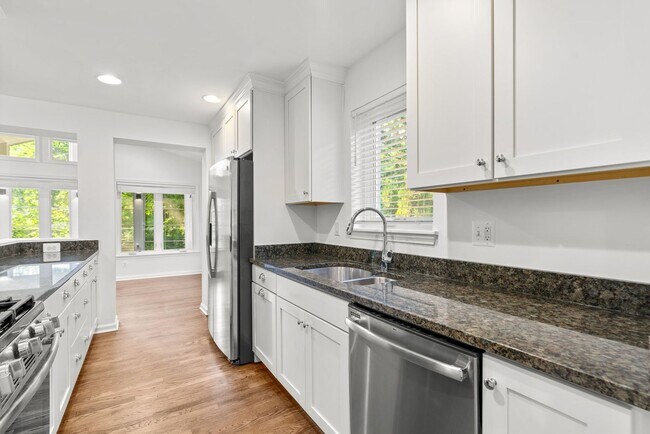 Building Photo - 3BR/4BA - Silver Spring Rambler on Quiet Cul-de-Sac Near Sligo Creek Park