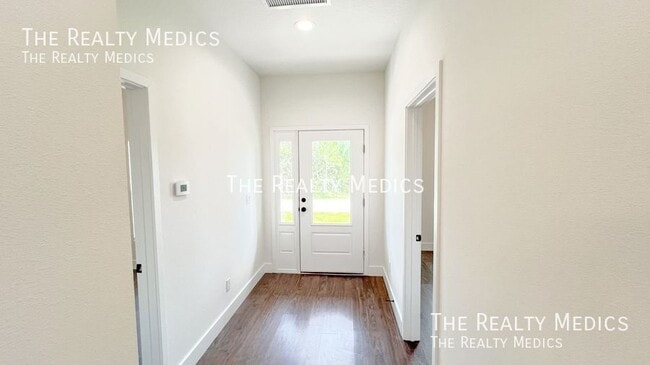 Building Photo - 905 Toluca St SE