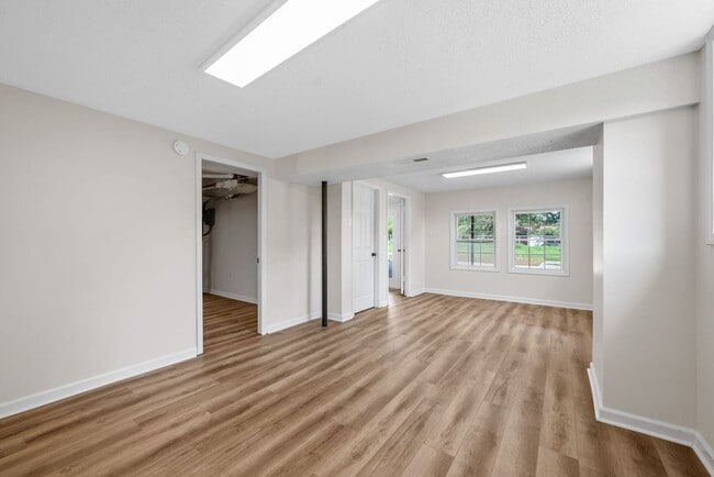 Building Photo - 3 Bedroom Pet Friendly Home For Rent with ...