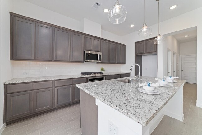 Building Photo - 6559 Scarlet Pond Ln