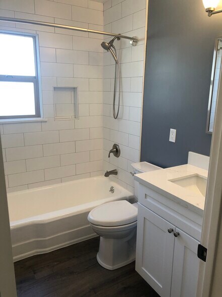 Building Photo - 6509 W 86th Plz