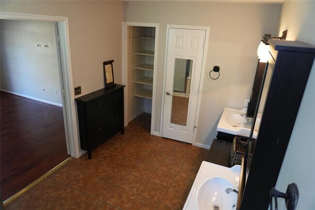 Building Photo - 3338 Eagle Ridge Way