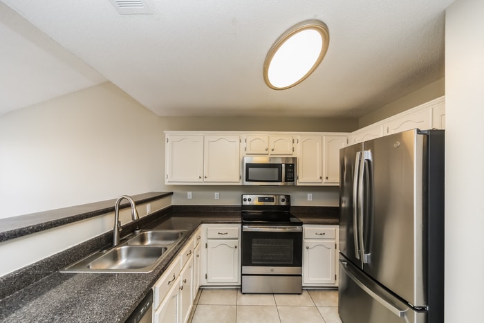 Building Photo - 9939 Greenalder Cove N