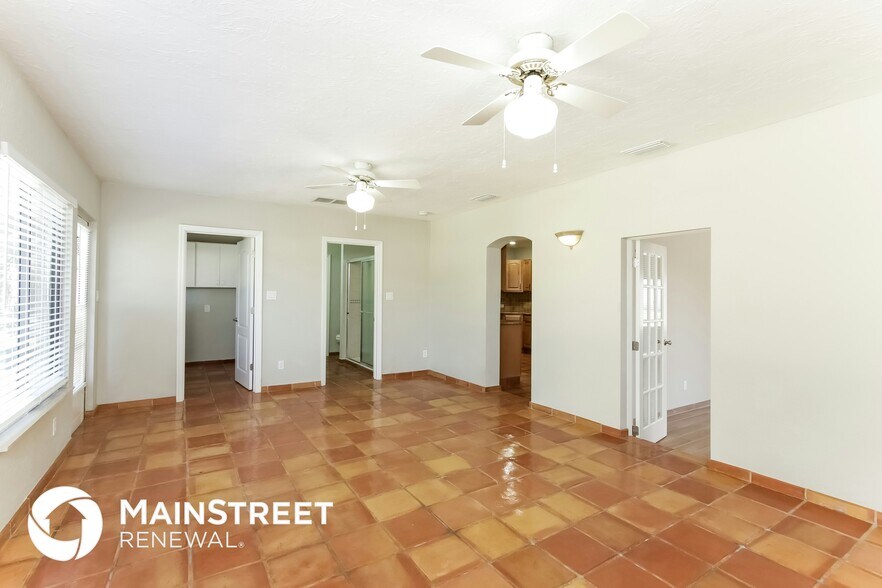 Building Photo - 2035 Goldenrod St