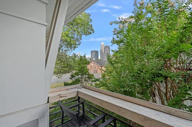 Building Photo - 635 N Alexander St