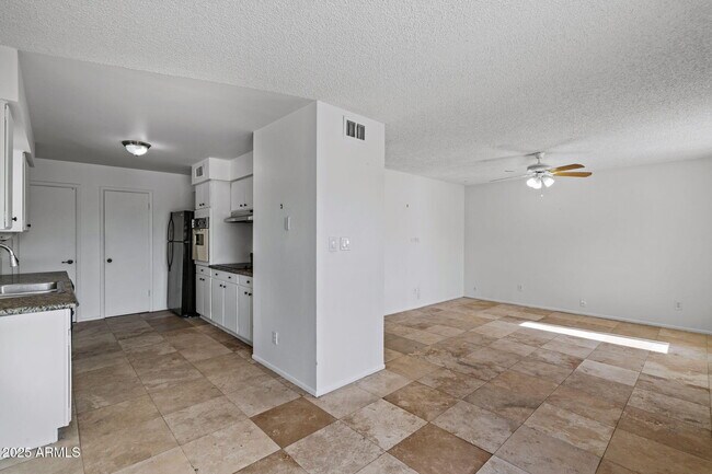 Building Photo - 2346 E Shaw Butte Dr