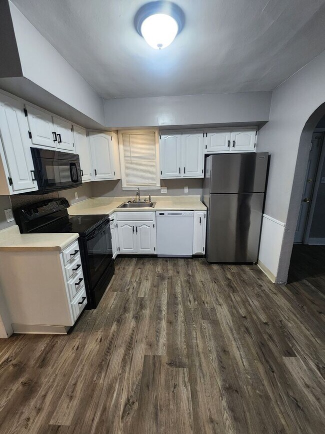 Building Photo - 612 S 8th St