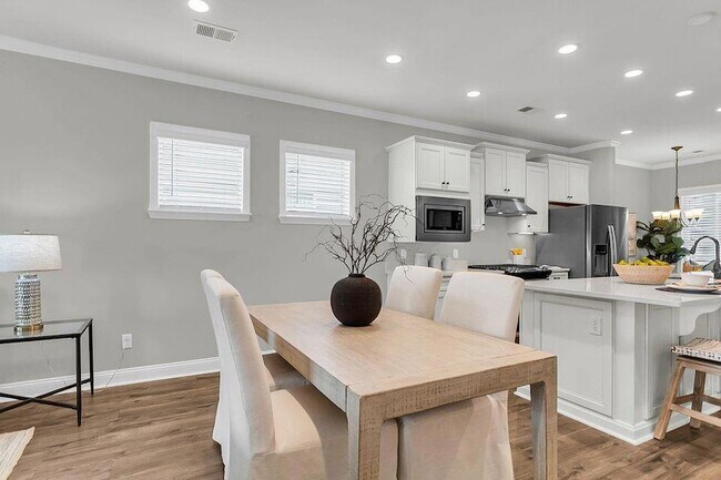 Building Photo - 214 Garden Gate Wy