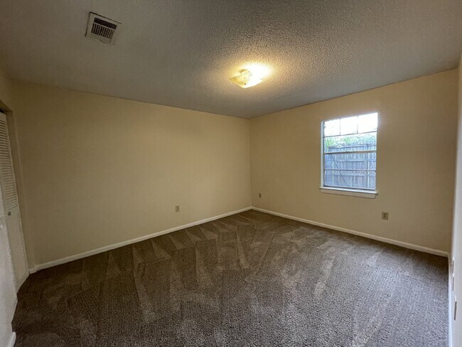 Building Photo - Apartment for Rent