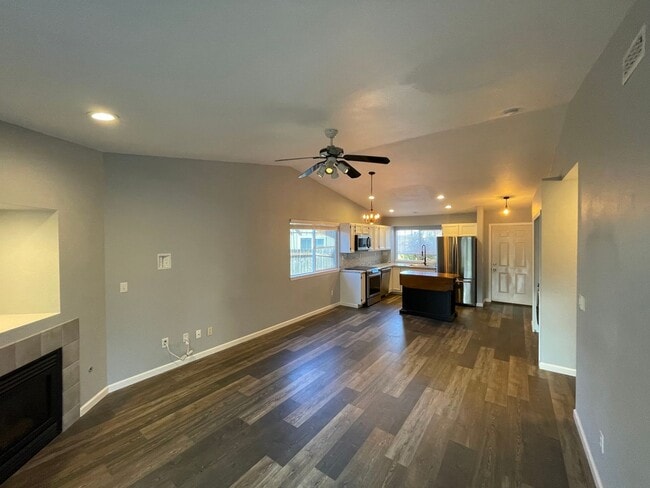 Building Photo - Charming 3 Bed/2 Bath Rambler in NE Tacoma — Cul-de-Sac Living with a Fenced Yard