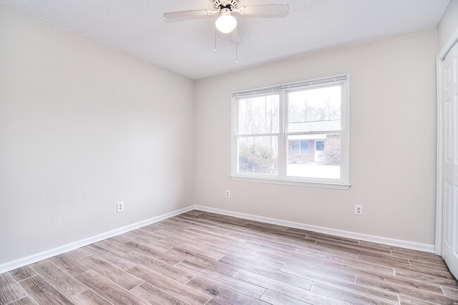 Big window in bedroom - 339 Sunny Hill Dr
