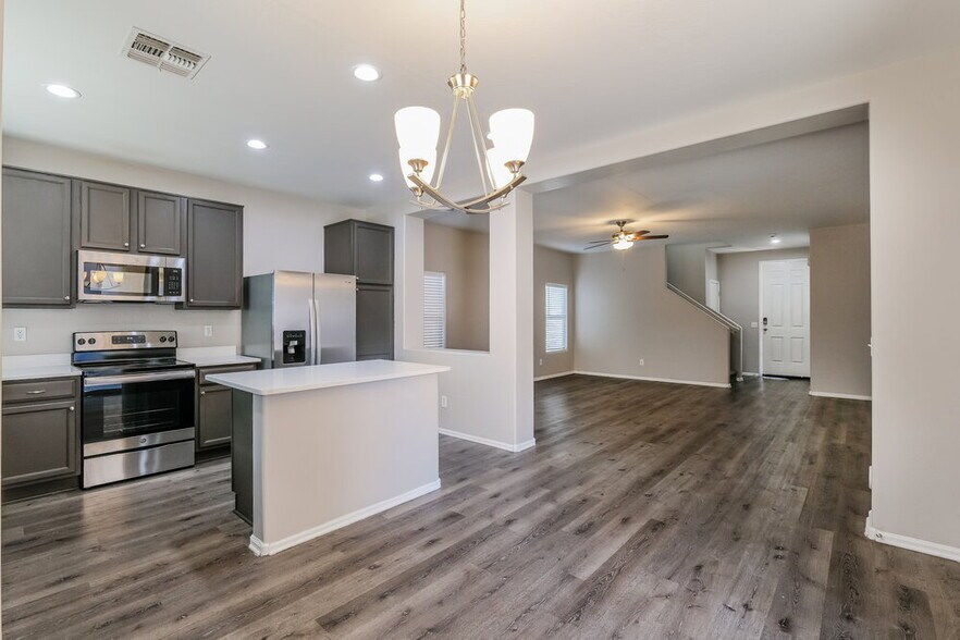 Building Photo - 10911 W Mariposa Dr