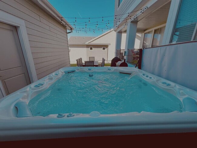 Building Photo - 15557 W 95th Ave