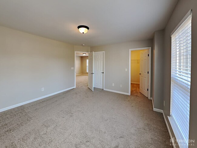 Building Photo - 1514 Red Oak Dr