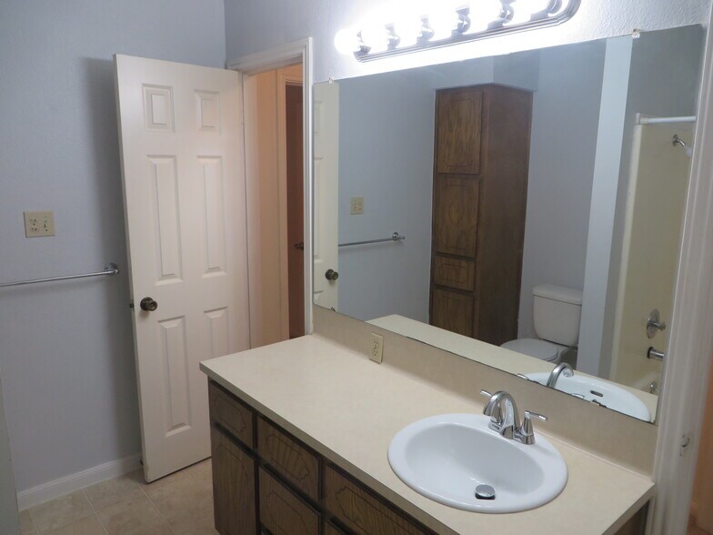 Building Photo - 8814 Clearbrook Trail