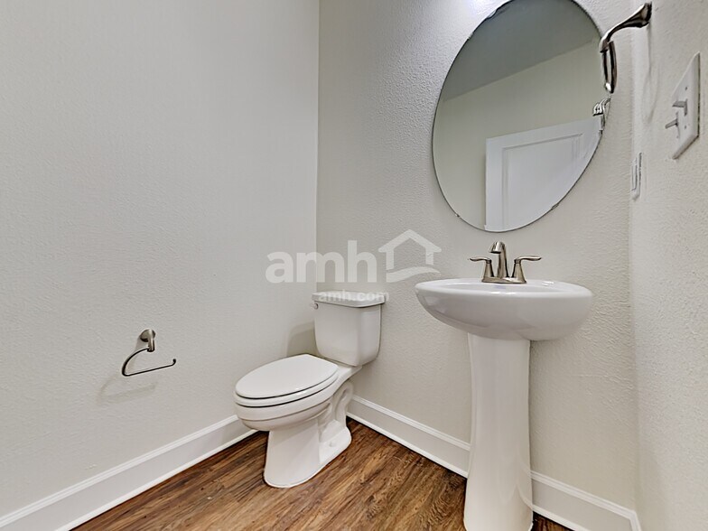 Building Photo - 8632 Highfield Ave