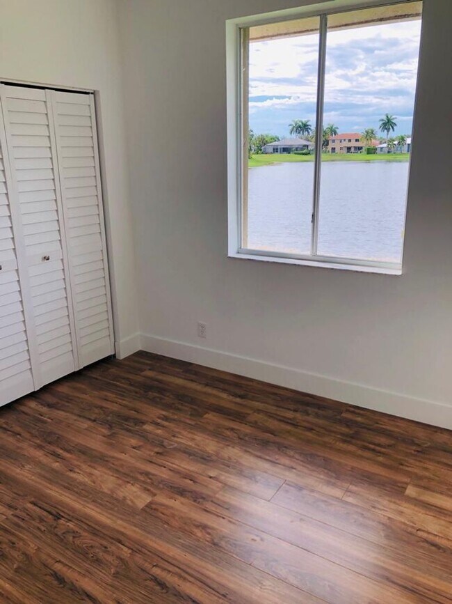Building Photo - 2653 Oakbrook Dr