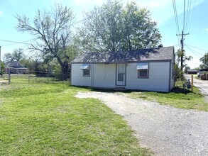 Building Photo - Bigger Than a Tiny House!