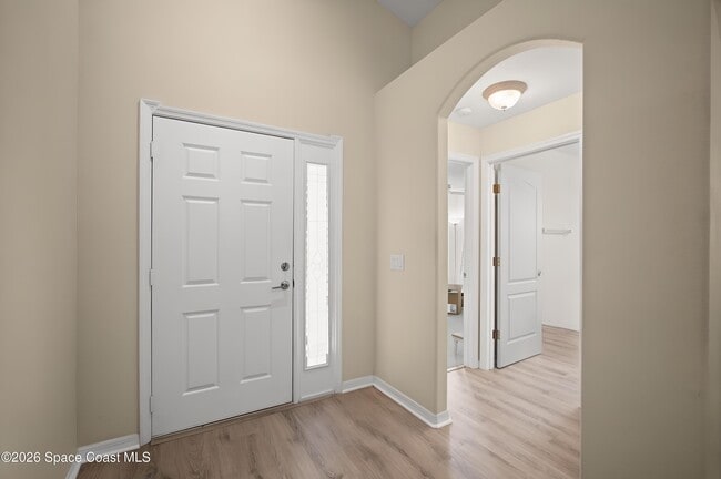 Building Photo - 6924 Renshaw Dr