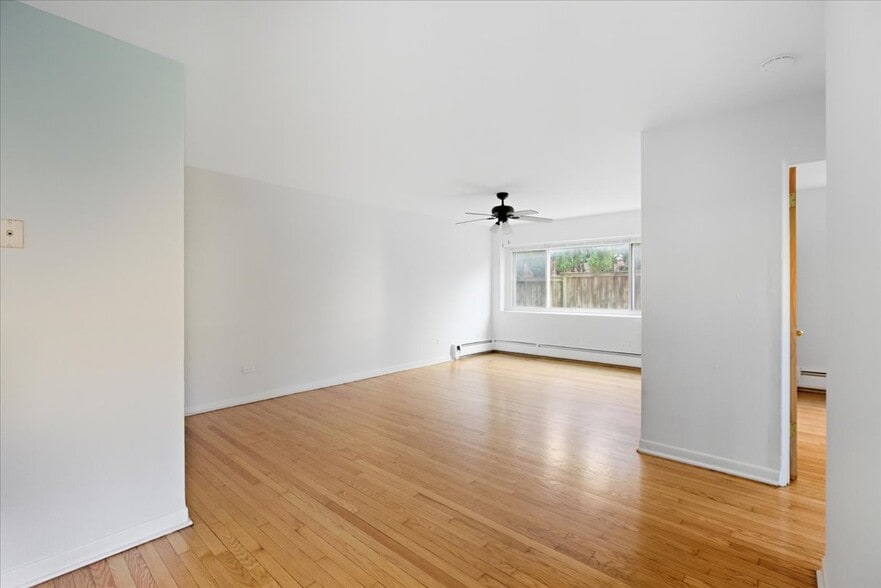 Building Photo - 6721 N Hermitage Ave