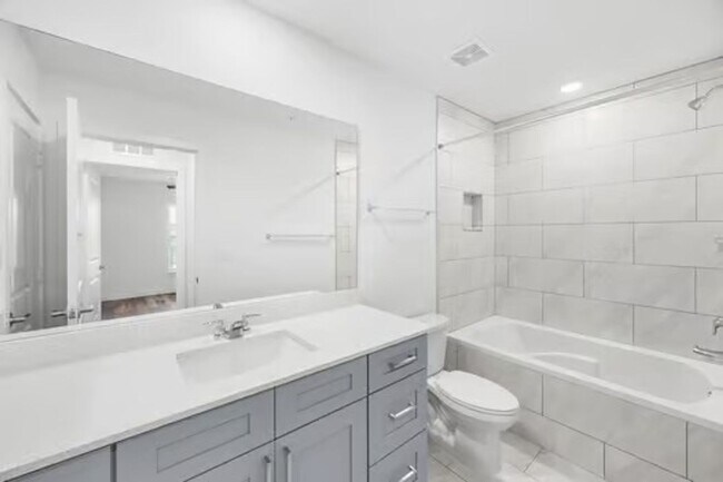 Building Photo - 3174 Oleander Ave