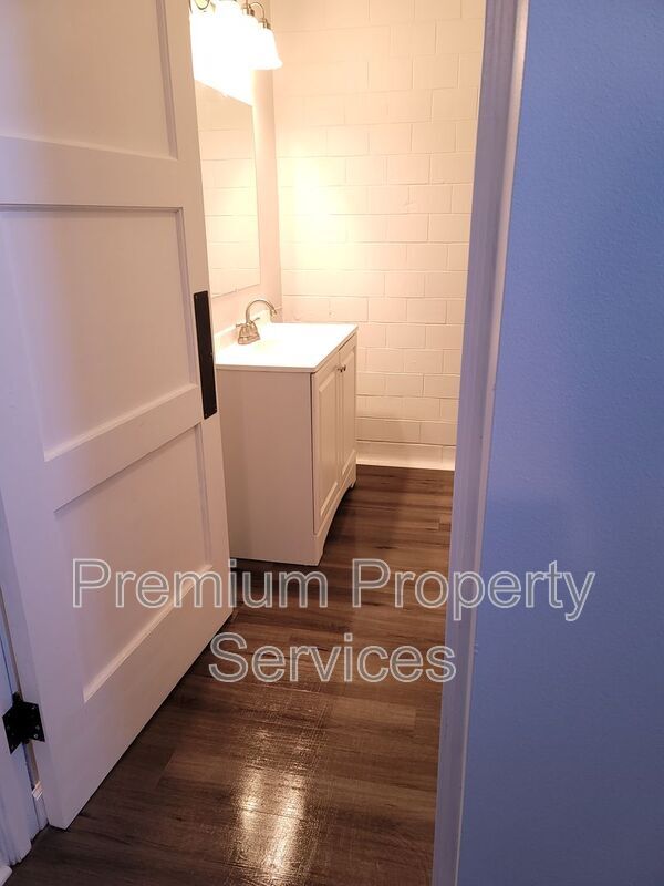 Building Photo - 2208 8th St