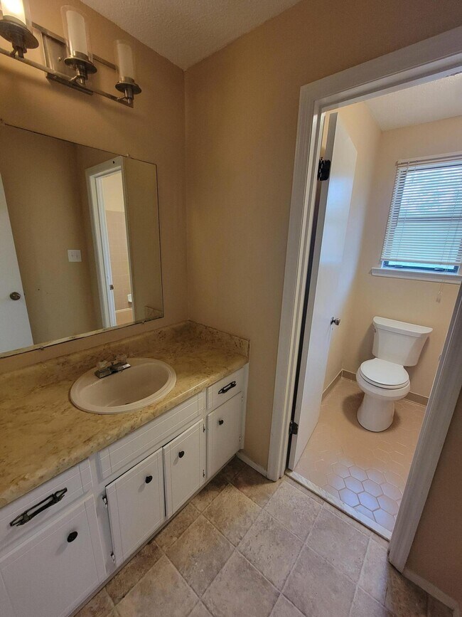 Building Photo - 117 Glenora Ct