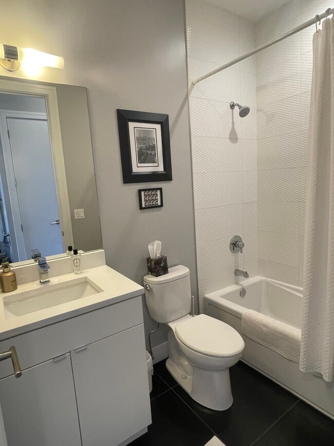 Building Photo - 2848 N Damen Ave