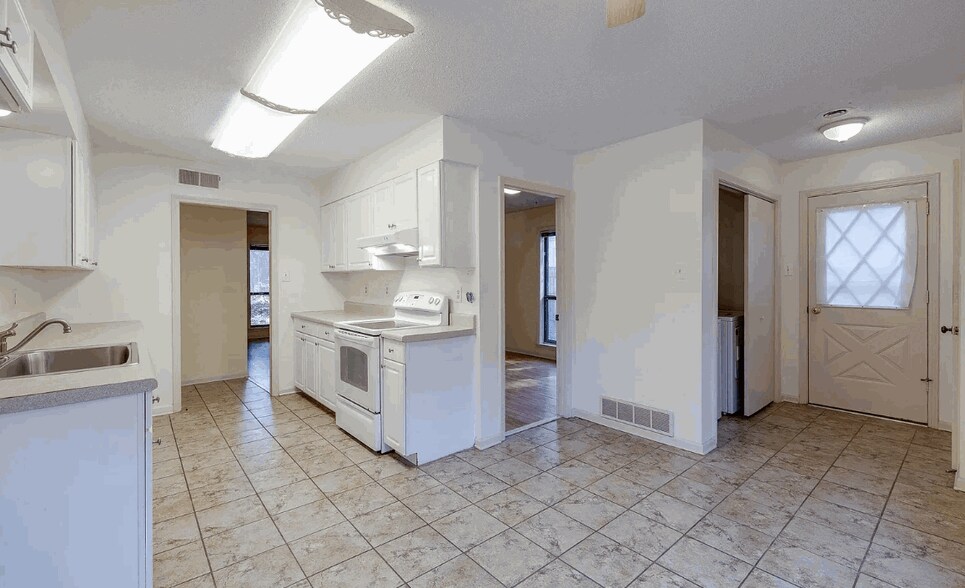 Building Photo - 2184 Wilderness Cv