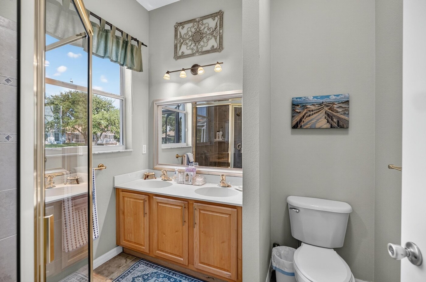 Building Photo - 8 Collinson Ct