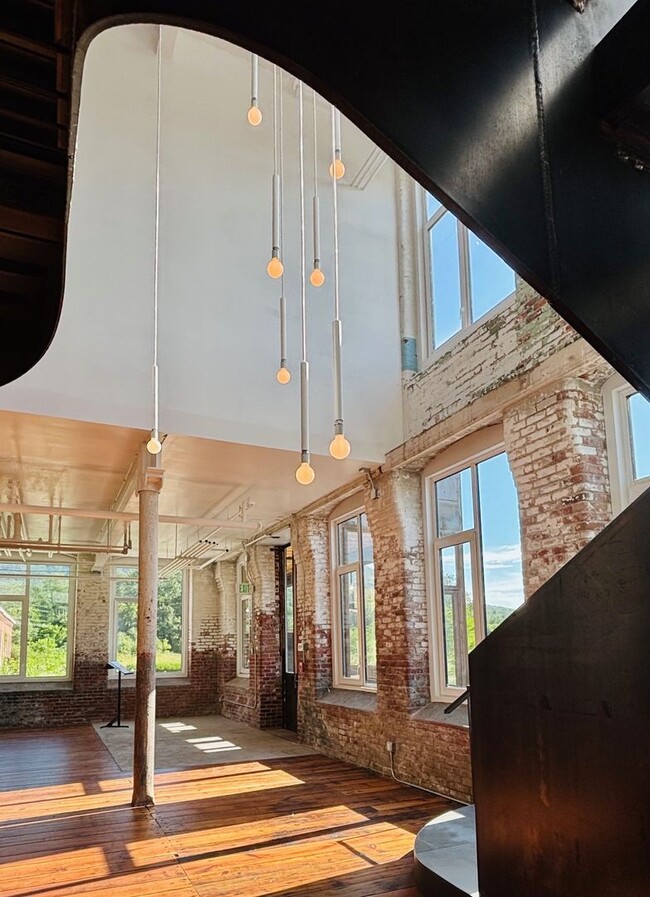 Building Photo - Historic Charm, Modern Luxury, 1 bedroom c...