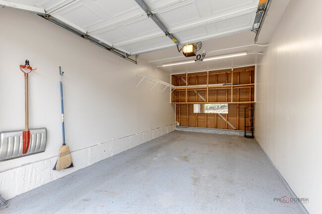 Building Photo - 142 E Winchester Rd