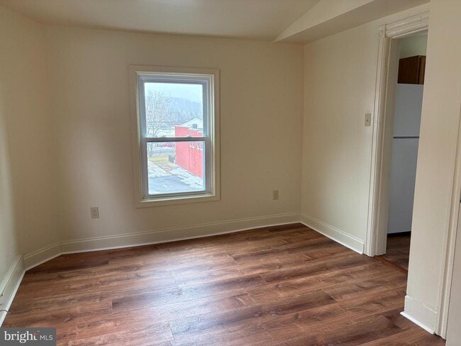 Building Photo - 330 E Chestnut St