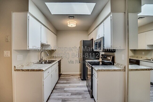 Building Photo - 20420 N 6th Dr