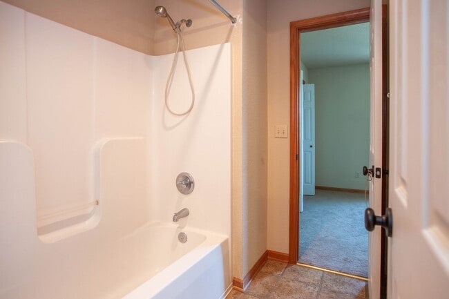 Building Photo - 3D Tour Available - Open Floor Plan + Prestigious Miller Ranch Neighborhood + Beautiful Kitchen!!...