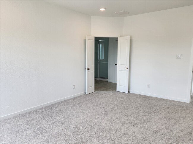 Building Photo - 5827 Linda Cv Ln