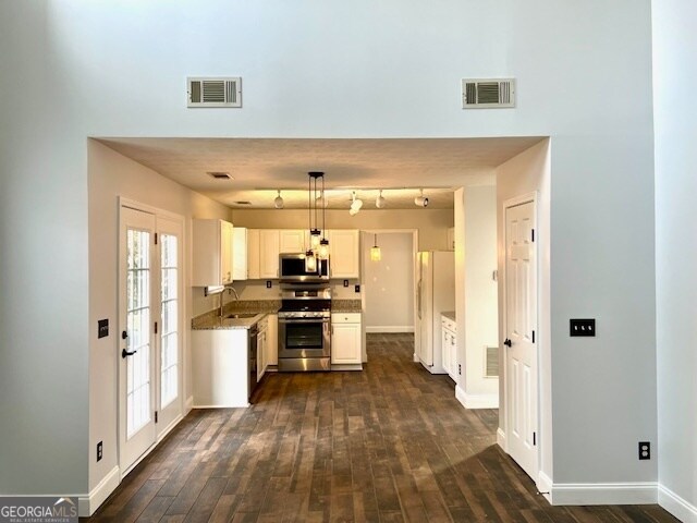 Building Photo - 3320 Northcliff Dr