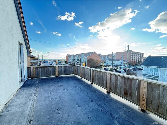 Building Photo - 801 E Broadway