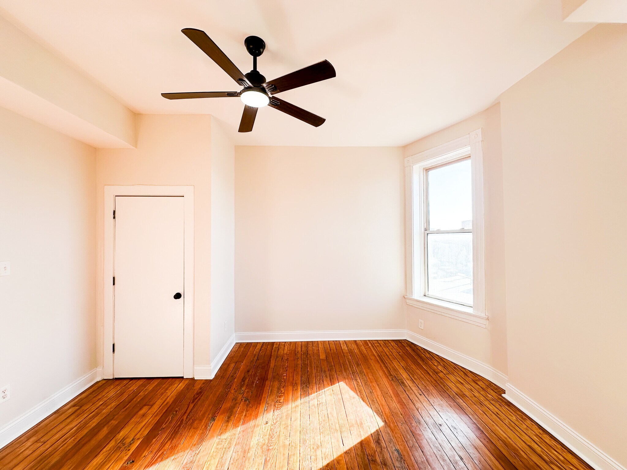 Building Photo - 3333 California Ave