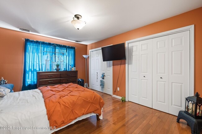 Building Photo - 32 Pine Tree Dr