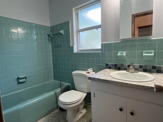 Building Photo - 58 Riberia St