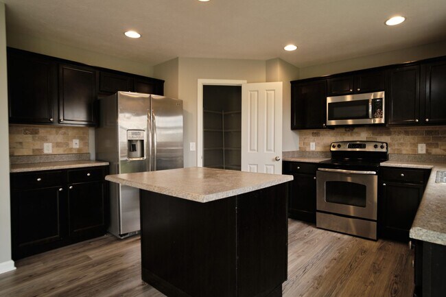Building Photo - 4BDRM, 2.5 BA with finished basement in Westminster