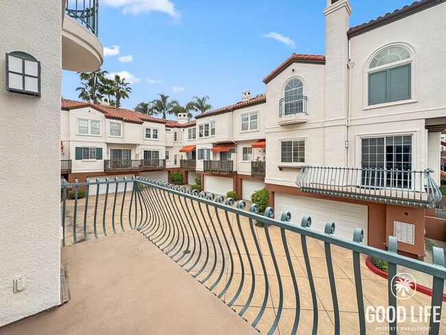 Building Photo - Bright 2Bd/2.5Ba End Unit w/Water/Sewer/Trash Included In Prestigious Tustin Community!