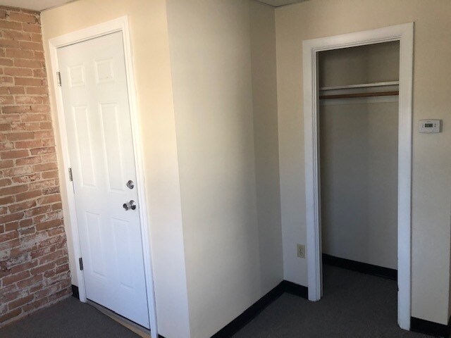 Building Photo - 11 Locust St