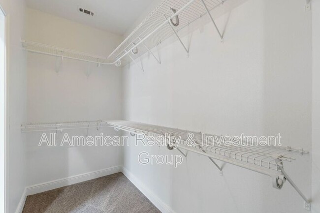 Building Photo - 2336 Cummings Dr