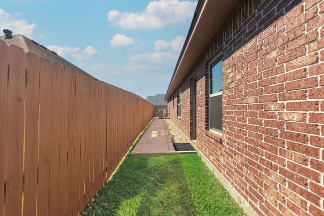 Building Photo - 4105 Muncaster Ln