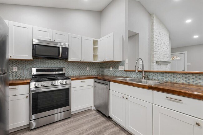 Building Photo - 1807 Verbena Way