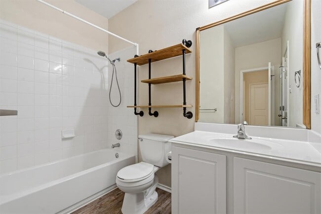 Building Photo - 224 Poplarwood Dr
