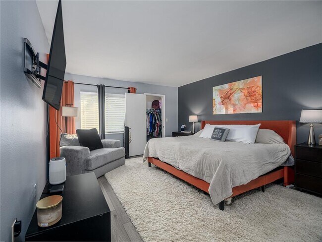 Building Photo - 120 Caryl Way